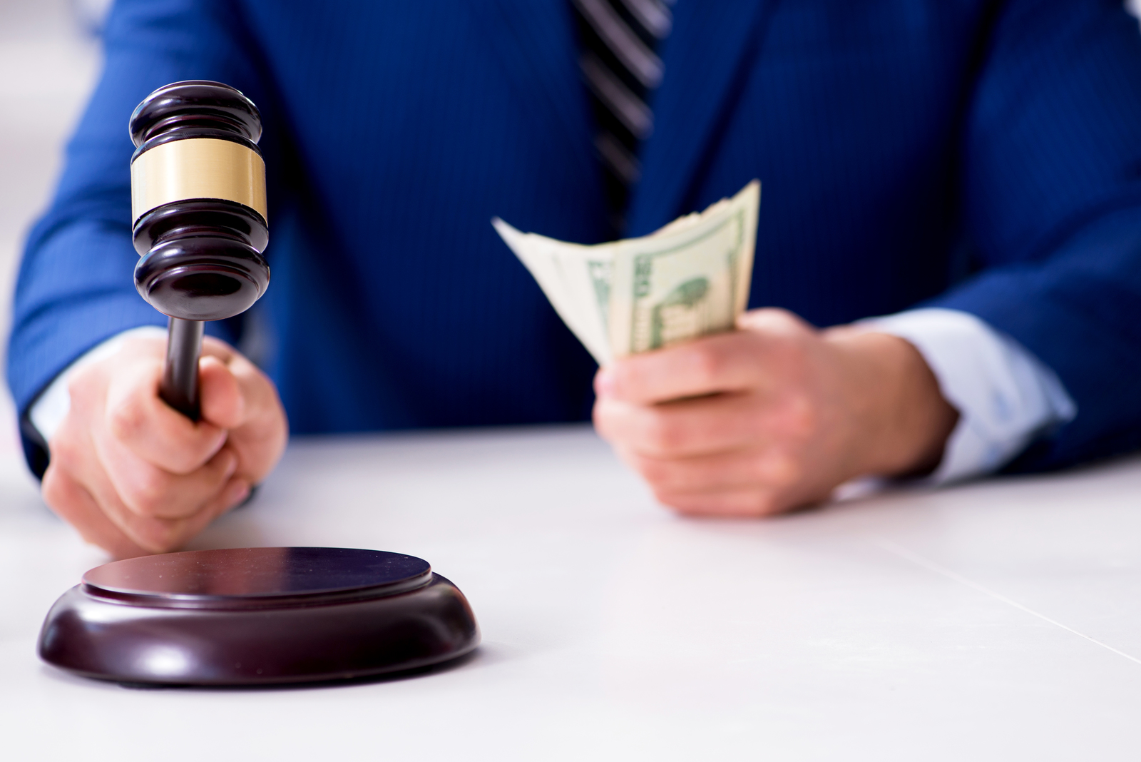 How Much Do Workers’ Comp Lawyers Charge & How Do You Pay Them?